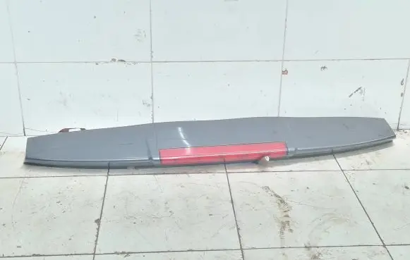 Tailgate/trunk spoiler