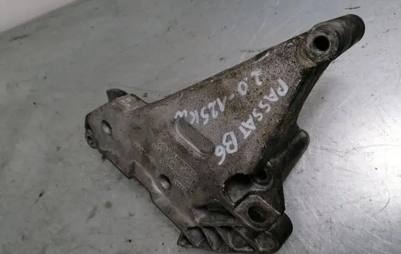 Volkswagen PASSAT B6 Engine mounting bracket 03G199207E