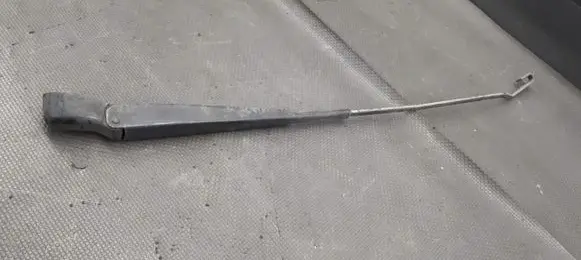 Renault Clio I Front wiper blade arm 8200071213