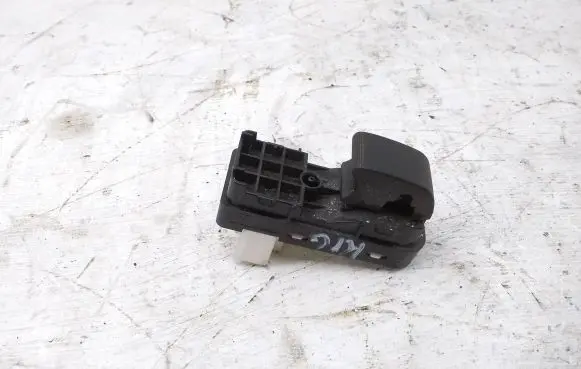 Mazda 3 II Electric window control switch BBM266370