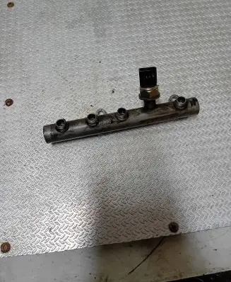 Audi A6 S6 C6 4F Fuel distributor 059130089AA