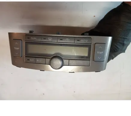 Toyota Avensis T250 Climate control unit 5590205060H 6E25241