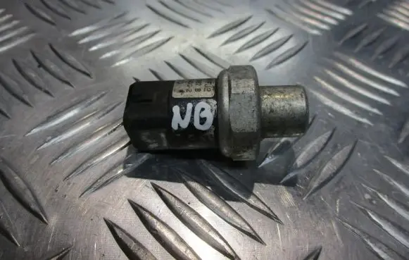 Volkswagen New Beetle Air conditioning (A/C) pressure sensor 8D0959482B