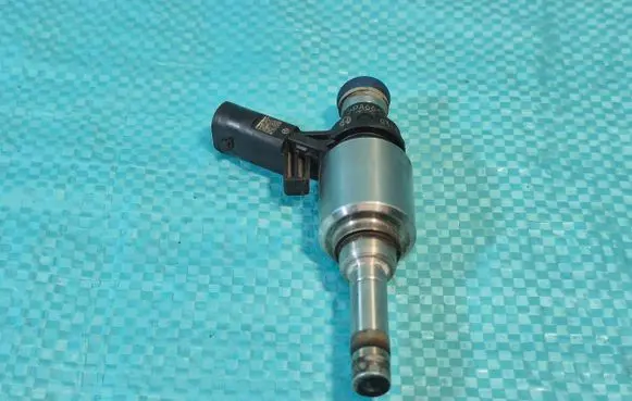 Skoda Octavia Mk2 (1Z) Fuel injector 06H906036H 0261500074
