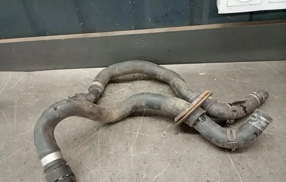 Audi A4 S4 B7 8E 8H Heater radiator pipe/hose 8e1819373r