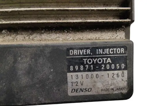 Toyota Avensis T220 Trunk lid opening control unit 