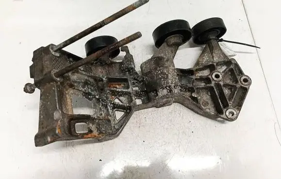 Mercedes-Benz B W245 Engine mounting bracket 