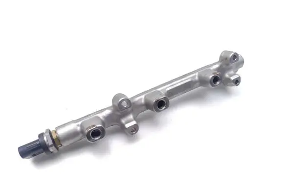 Volkswagen Golf VIII Fuel main line pipe 05C133320A 05E906054A