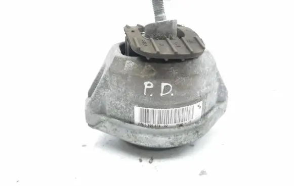 BMW 5 E60 E61 Engine mount bracket 6769874