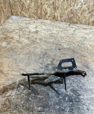 Mercedes-Benz R W251 Pneumatic air compressor holding bracket a2513210040 7700168196