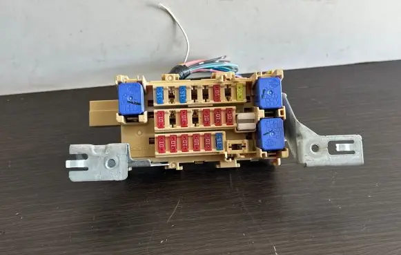 Nissan Leaf I (ZE0) Fuse module 25230-79942