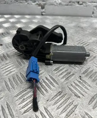 Mercedes-Benz E W211 Seat adjustment motor 0390203208