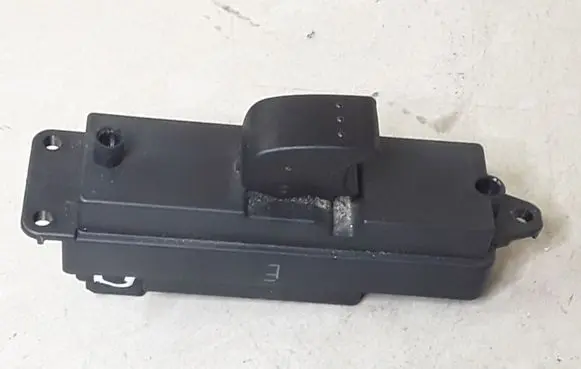 Mazda 3 I Electric window control switch BS3E66380 03123121