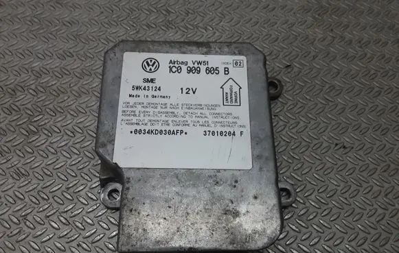 Volkswagen PASSAT B5.5 Airbag control unit/module 1C0909605B