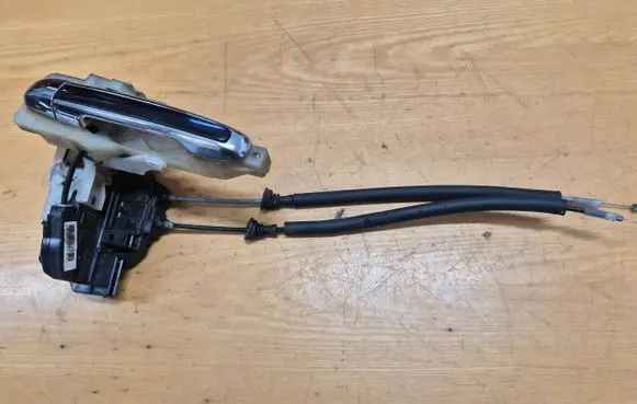 Hyundai Sonata Front door lock 813203K010