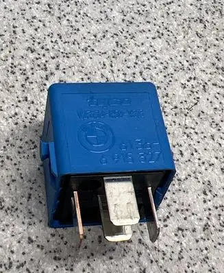 BMW 5 E39 Other relay 6915327