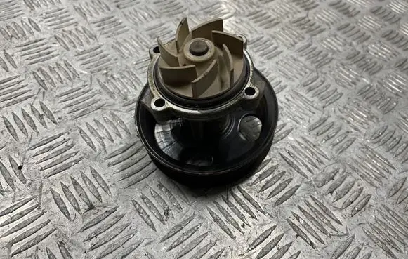 Opel Astra J Water pump 1327615037