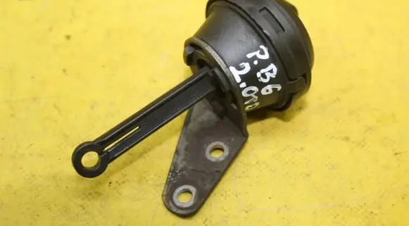 Volkswagen PASSAT B6 Vacuum air tank 