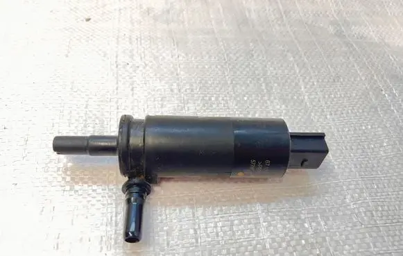 BMW X5 F15 Headlight washer pump 7340773