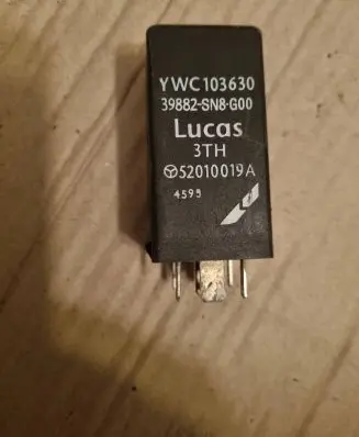 Mercedes-Benz E W124 Other relay 39882SN8G00 52010019A YWC103630