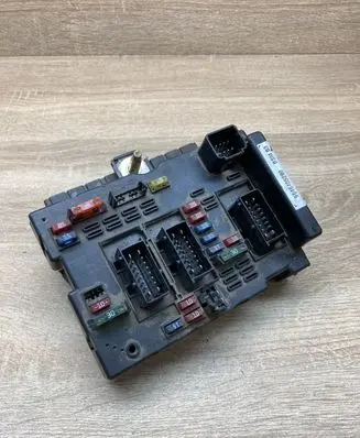 Peugeot 307 Fuse module 9646405280