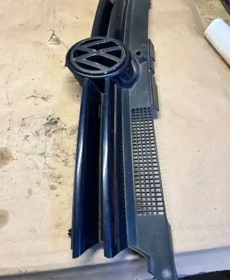 Volkswagen Golf IV Front grill 1J0853655D 1J0853651F