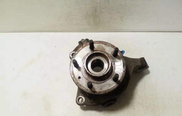Front wheel hub