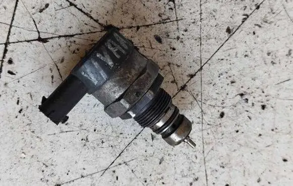 Fuel pressure sensor