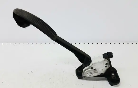 Volvo S60 Accelerator throttle pedal 30636003