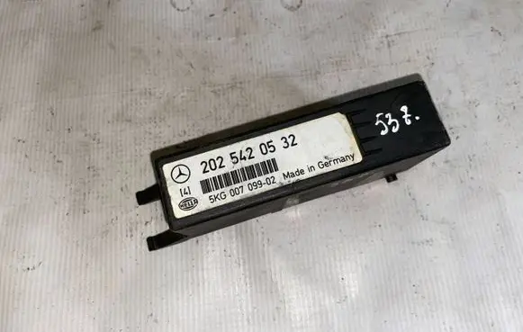 Mercedes-Benz C W203 Light module LCM 2025420532 A2025420532