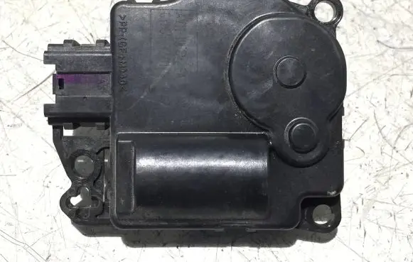 Ford Courier Air flap motor/actuator AV1119E616EA