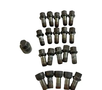 Volkswagen PASSAT B6 Anti-theft wheel nuts and lock 