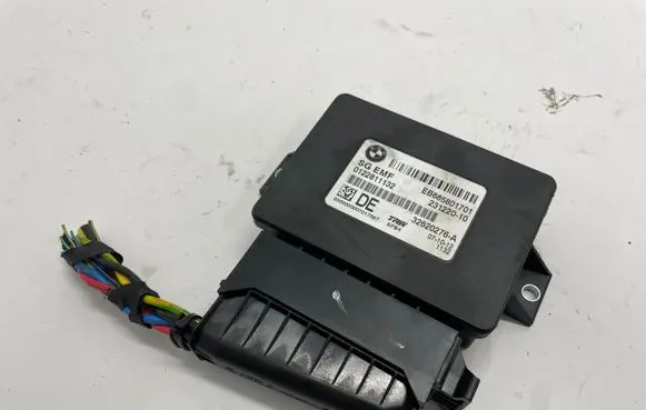 BMW 5 F10 F11 Hand brake control module 6858017