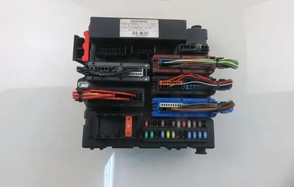Opel Vectra C Central body control module 13189924EU