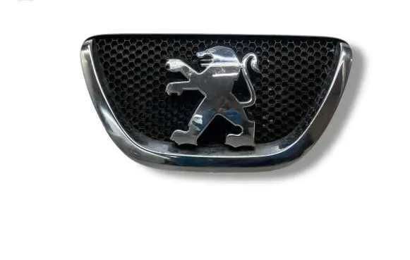 Manufacturer badge logo/emblem