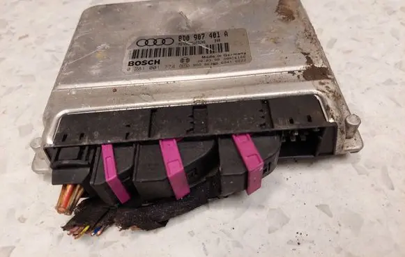 Audi A4 S4 B5 8D Engine control unit/module 8D0907401A 0281001774