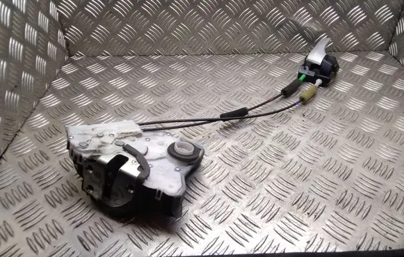 Toyota Prius (XW30) Front door lock