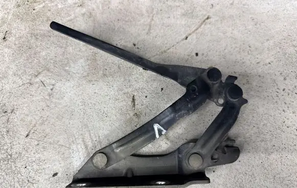Volkswagen Golf V Engine bonnet/hood hinges