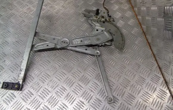 KIA Carens II Front door window regulator with motor XH004PO