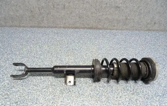 BMW 5 G30 G31 Front shock absorber with coil spring 6866598