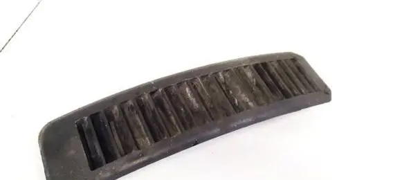 Chrysler PT Cruiser Dash center air vent grill OSJ58TRMAA