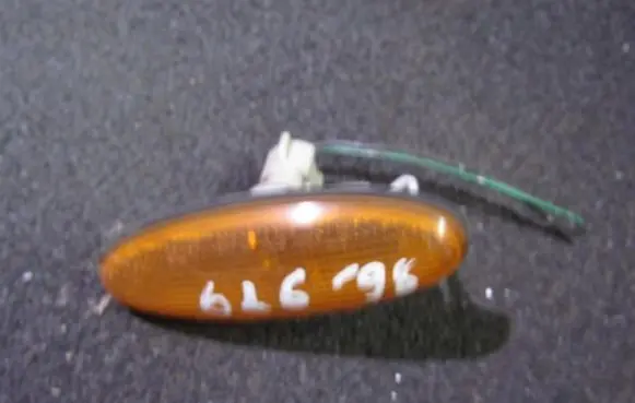 Mazda 626 Front fender indicator light
