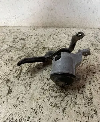 Infiniti QX60 L50 Engine mount bracket