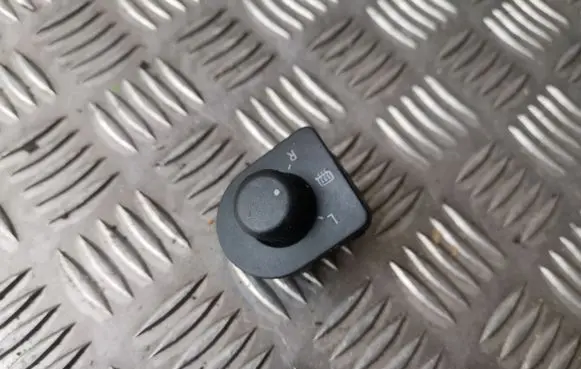 Volkswagen PASSAT B5.5 Wing mirror switch