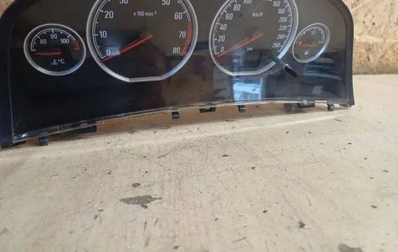 Opel Vectra C Speedometer (instrument cluster) 13193084PB