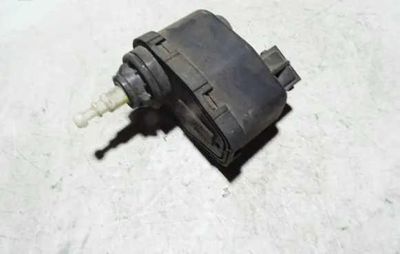 Headlight level adjustment motor