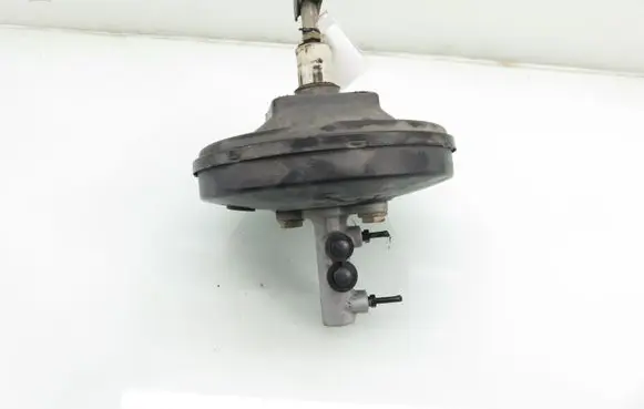 Volkswagen PASSAT B5 Brake booster 8D0612105F