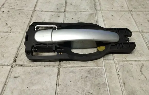 Audi A2 Front door exterior handle 8Z0837885A 8Z0837886A 8Z0837885