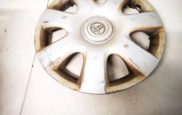 Toyota Avensis Verso R15 wheel hub/cap/trim 