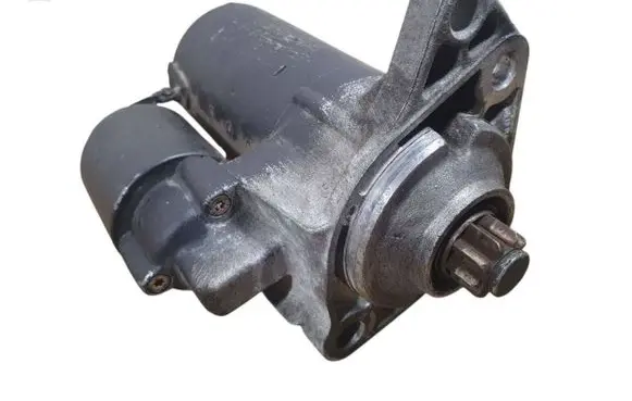 Volkswagen Golf IV Starter motor 020911023F